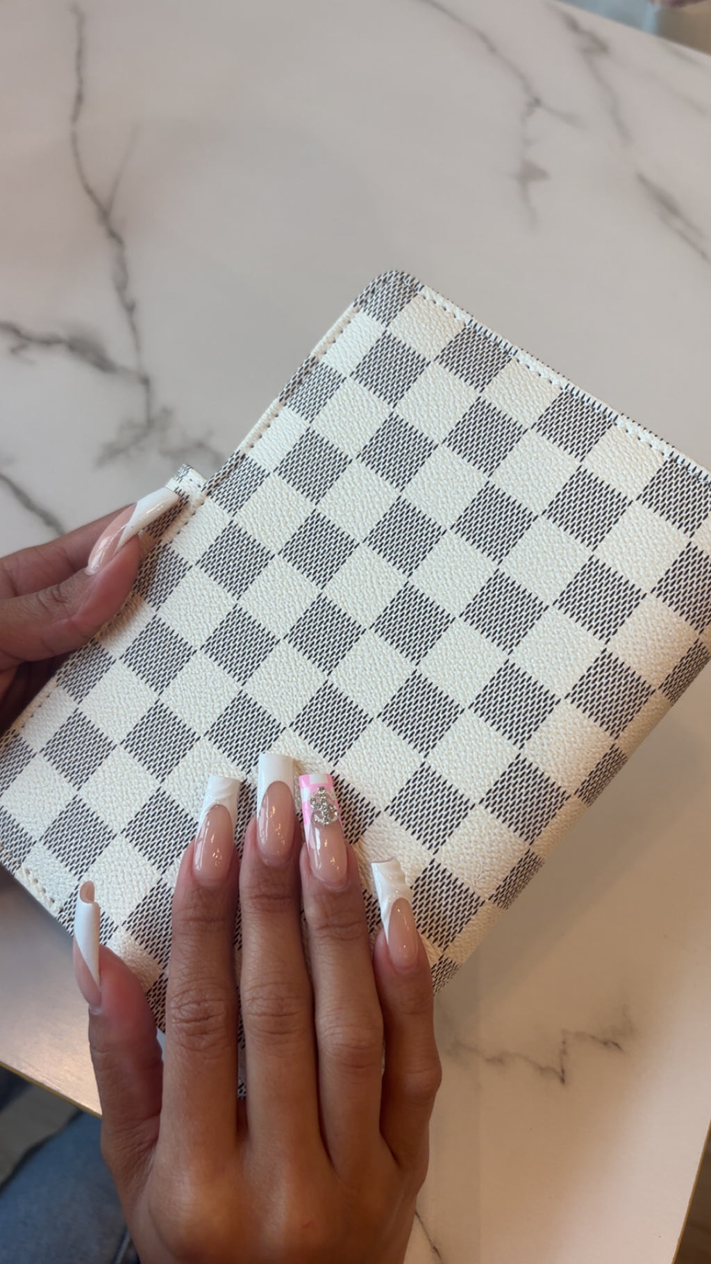 A6 White checkered binder