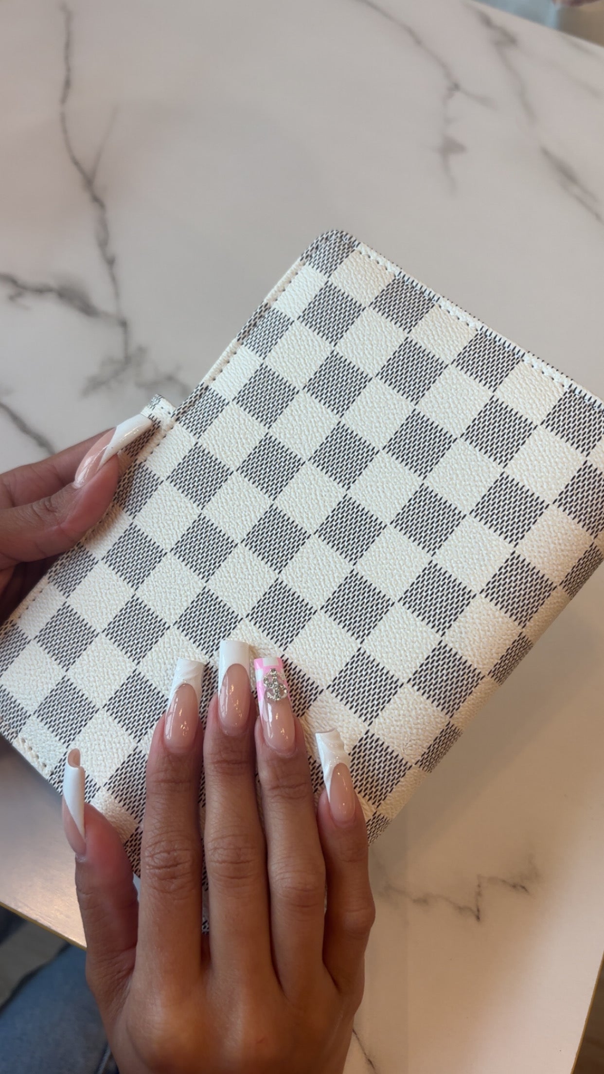 A6 White checkered binder
