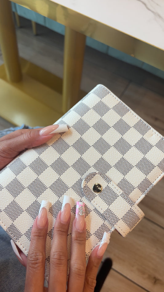 A6 White checkered binder